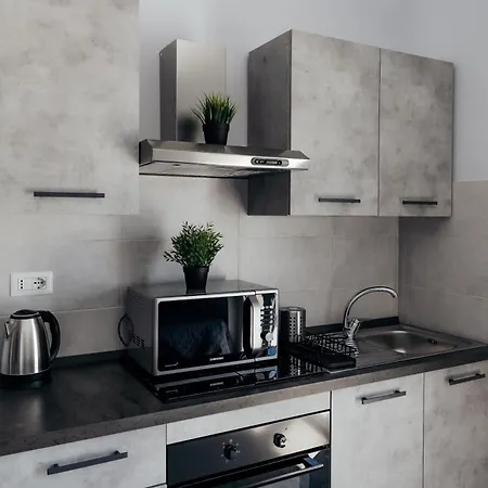 Fcoairporthouse Apartamento *